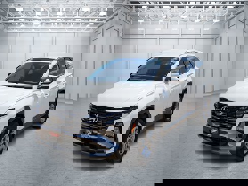 Used 2025 Hyundai Tucson SE image 1