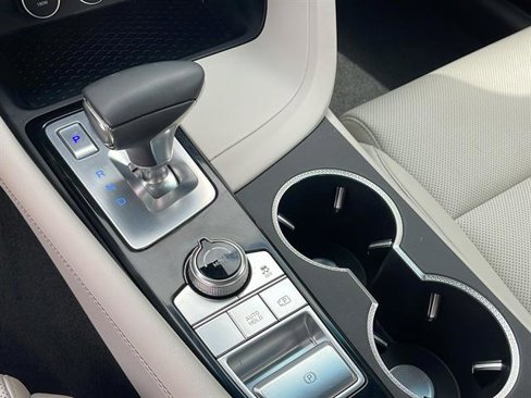 Used 2025 Genesis G70 2.5T image 22