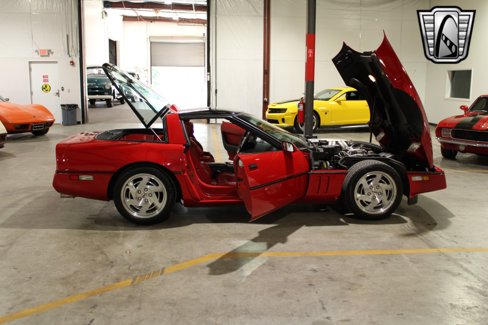 Used 1990 Chevrolet Corvette Coupe image 27