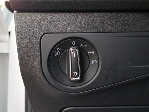 Used 2020 Volkswagen Tiguan SEL image 23