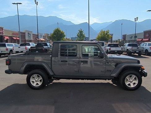 Used 2023 Jeep Gladiator Sport image 2