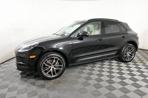 Used 2025 Porsche Macan image 2