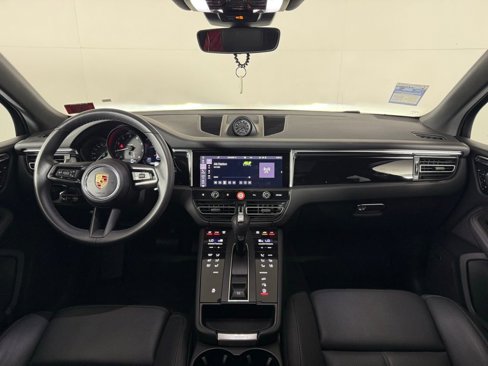Certified 2024 Porsche Macan image 20