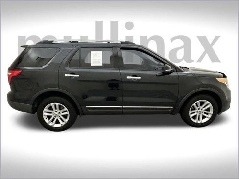 Used 2014 Ford Explorer XLT w/ Equipment Group 202A image 2