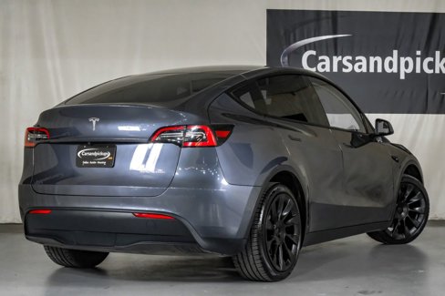 Used 2020 Tesla Model Y Long Range image 8