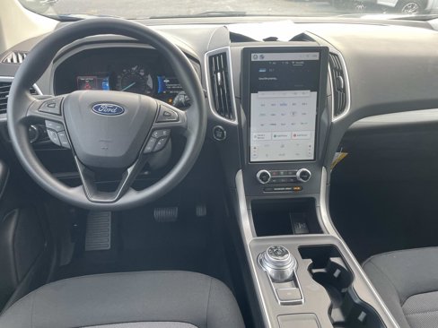 Used 2024 Ford Edge SE w/ Black Appearance Package image 12