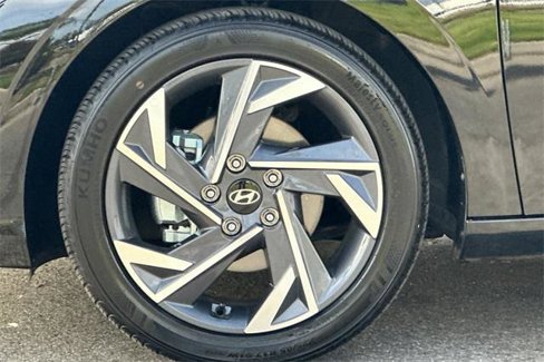 Certified 2025 Hyundai Elantra Sport image 22