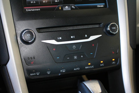 Used 2014 Ford Fusion SE w/ Equipment Group 202A image 18