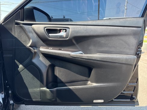 Used 2017 Toyota Camry SE image 22