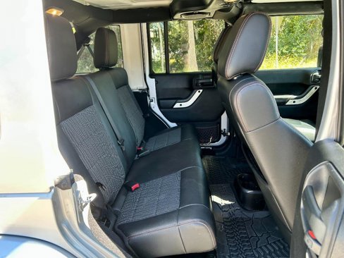 Used 2012 Jeep Wrangler Unlimited Sahara image 11