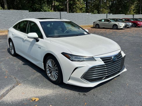 Used 2019 Toyota Avalon Limited image 4