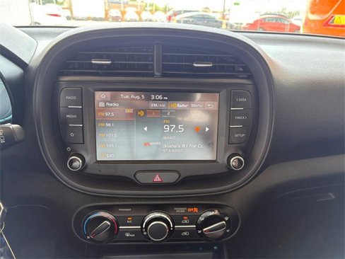 Used 2024 Kia Soul LX w/ LX Technology Package image 13
