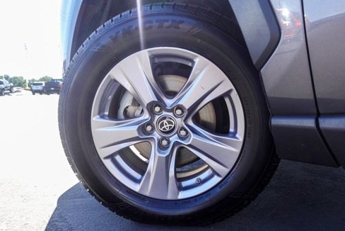 Used 2019 Toyota RAV4 LE image 12