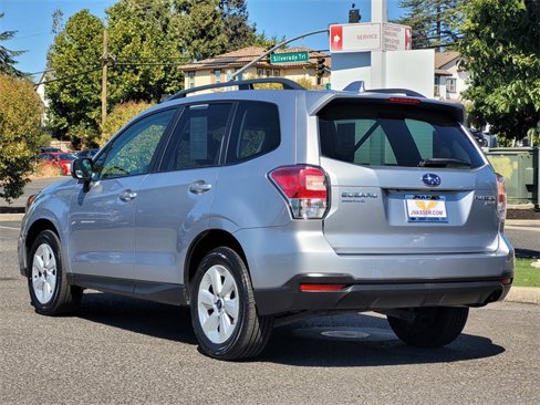 Used 2017 Subaru Forester 2.5i Premium w/ All-Weather Package image 8