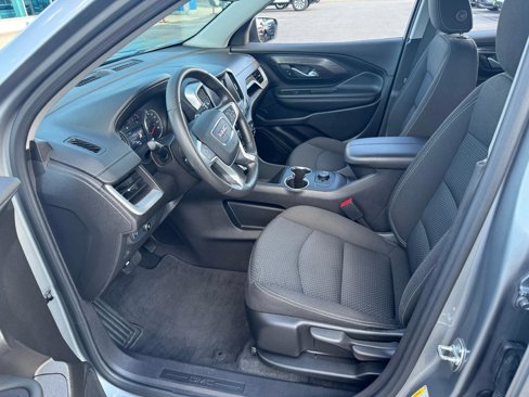 Used 2024 GMC Terrain SLE image 10