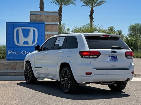 Used 2018 Jeep Grand Cherokee Altitude image 4