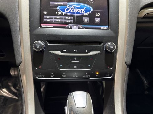 Used 2014 Ford Fusion SE w/ Equipment Group 202A image 27