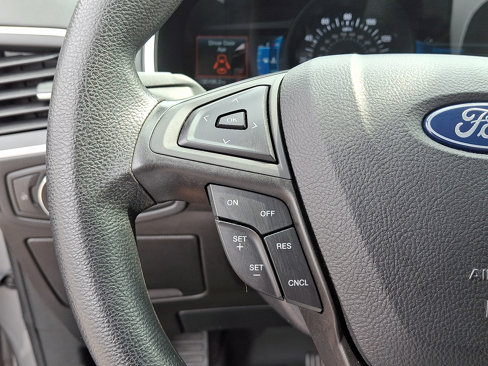 Used 2021 Ford Edge SE image 22