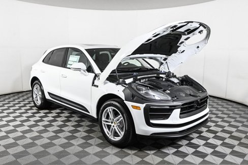 Certified 2025 Porsche Macan image 36
