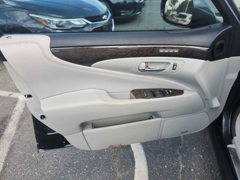 Used 2008 Lexus LS 460 Luxury image 30