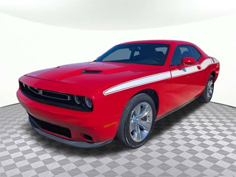 Used 2016 Dodge Challenger SXT image 7