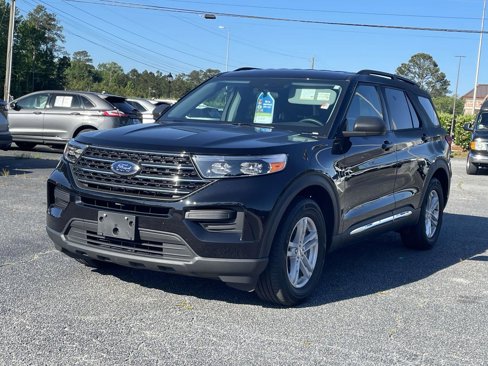 Used 2023 Ford Explorer XLT image 3