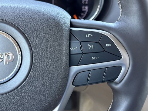 Used 2018 Jeep Grand Cherokee Overland image 16