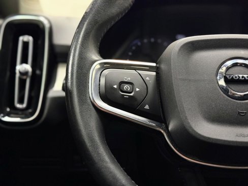 Used 2021 Volvo XC40 T5 Momentum image 47