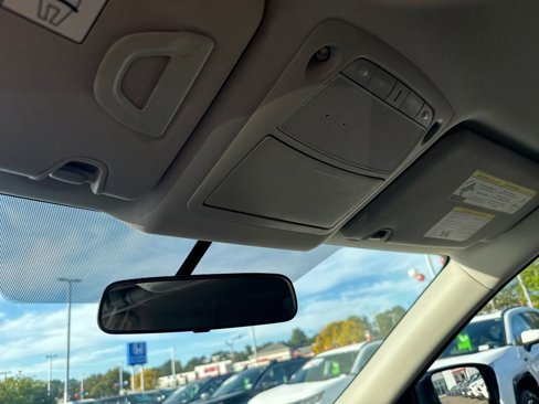 Used 2018 Nissan Rogue SV image 31