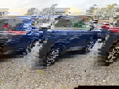 Used 2023 Nissan Rogue SV w/ SV Premium B Package image 9