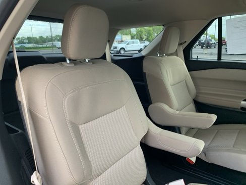 Used 2022 Ford Explorer XLT image 18