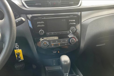 Used 2016 Nissan Rogue S image 6