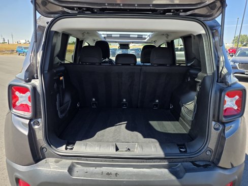 Used 2019 Jeep Renegade Latitude w/ Cold Weather Group image 31