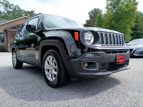 Used 2018 Jeep Renegade Latitude w/ UConnect 8.4 Nav Group image 4
