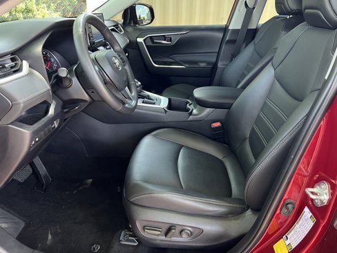 Used 2022 Toyota RAV4 XLE Premium image 28