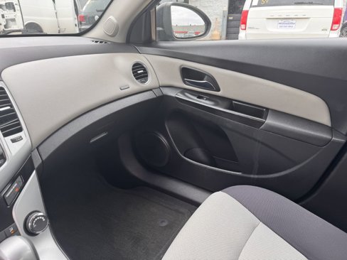 Used 2014 Chevrolet Cruze LS image 14