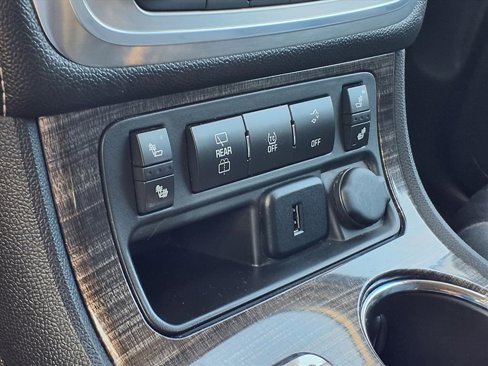 Used 2015 GMC Acadia SLT image 14