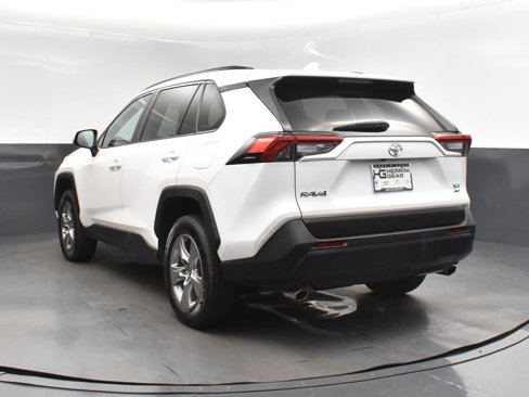 Used 2022 Toyota RAV4 XLE image 5