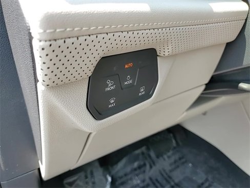 Used 2024 Volkswagen Atlas SE image 11