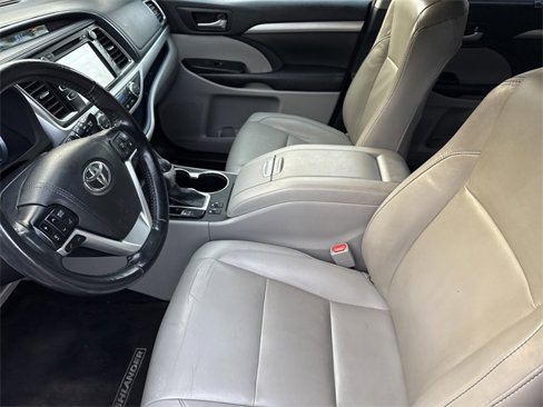 Used 2019 Toyota Highlander XLE image 5