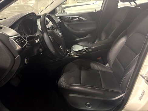 Used 2018 INFINITI QX30 AWD image 15