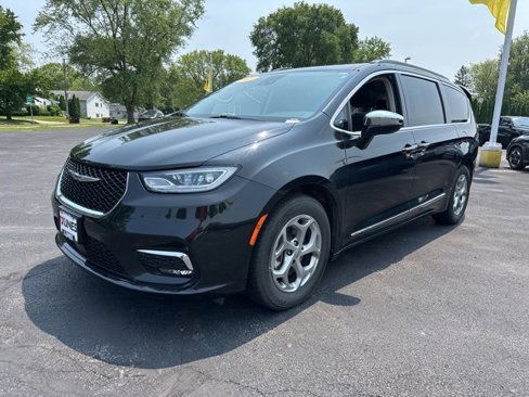 Used 2023 Chrysler Pacifica Limited image 19