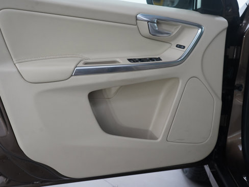 Used 2015 Volvo XC60 T6 Platinum image 19