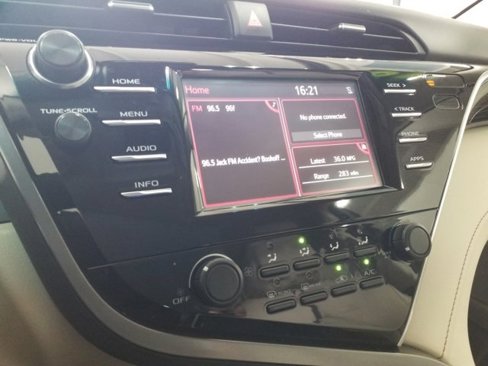 Used 2018 Toyota Camry LE image 7
