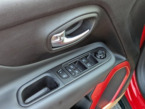 Used 2022 Jeep Renegade Latitude w/ Sun/Sound Group image 11