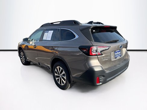 Used 2022 Subaru Outback Premium image 5
