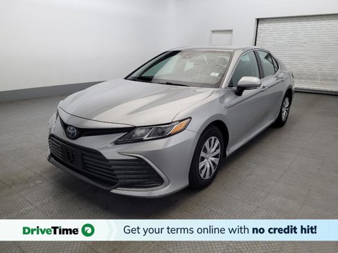Used 2021 Toyota Camry LE image 1