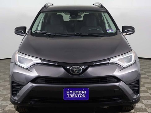 Used 2017 Toyota RAV4 LE image 9