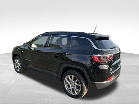Used 2022 Jeep Compass Latitude image 7