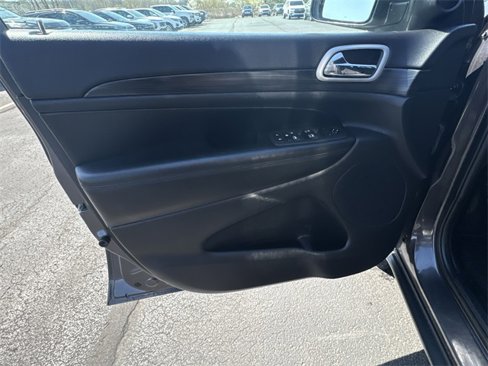 Used 2021 Jeep Grand Cherokee Laredo image 23